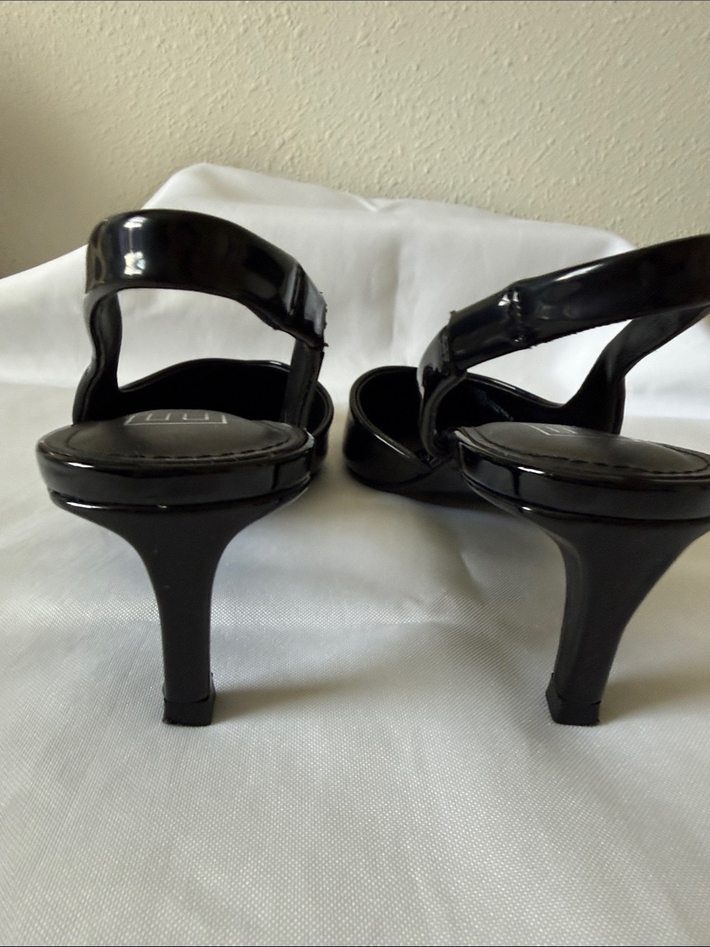 Express Black Patent Pointed Toe Slingback Kitten Heels - Picture 5 of 8